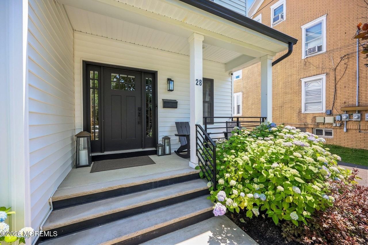 28 Rector Pl - Photo 6 of 50