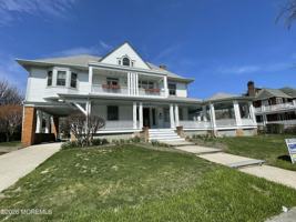 featured image of 211 Cedar Ave