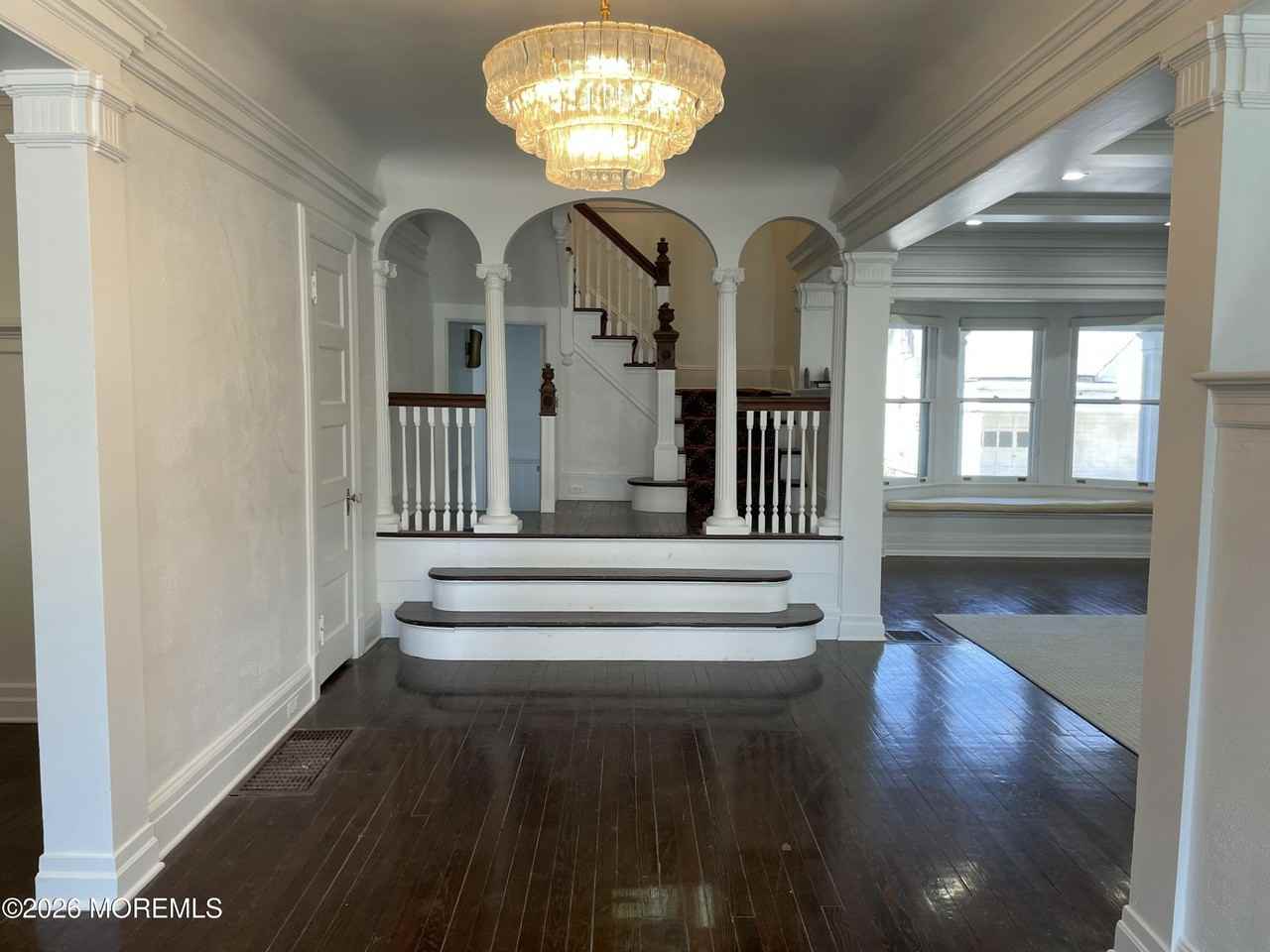 211 Cedar Ave - Photo 3 of 20