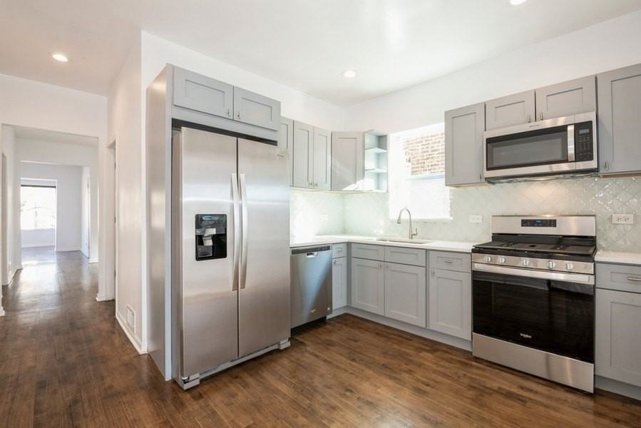 3116 N Damen Ave #2 - Photo 4 of 9