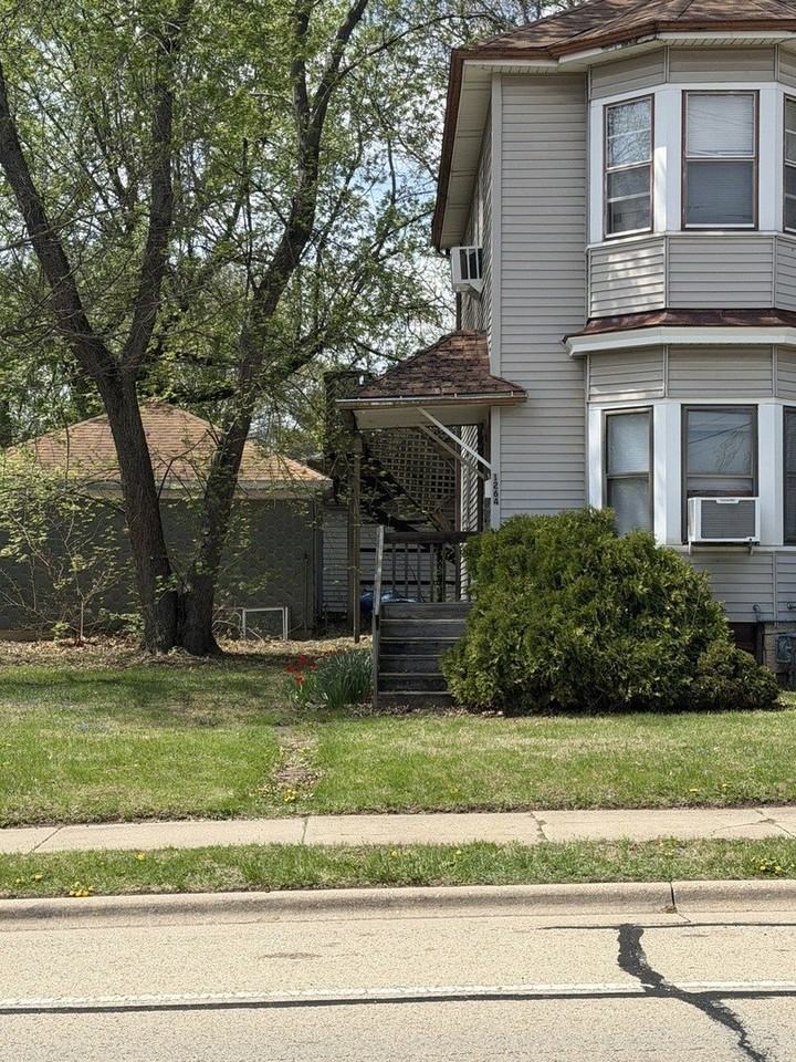 1264 Liberty St - Photo 2 of 11