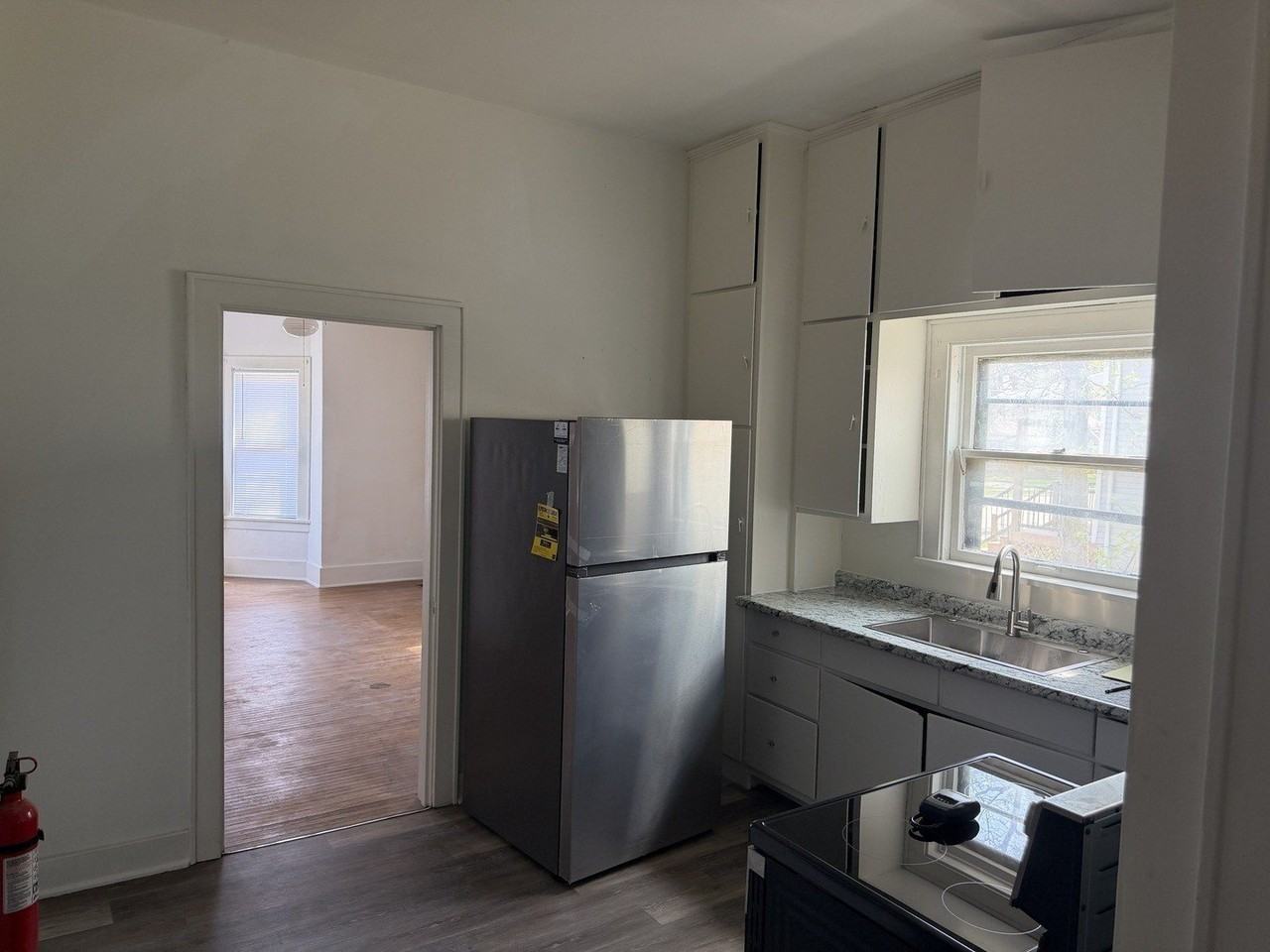 1264 Liberty St - Photo 3 of 11