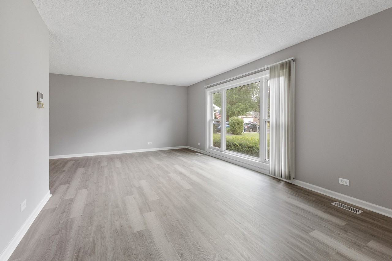 135 Encina Dr - Photo 3 of 28