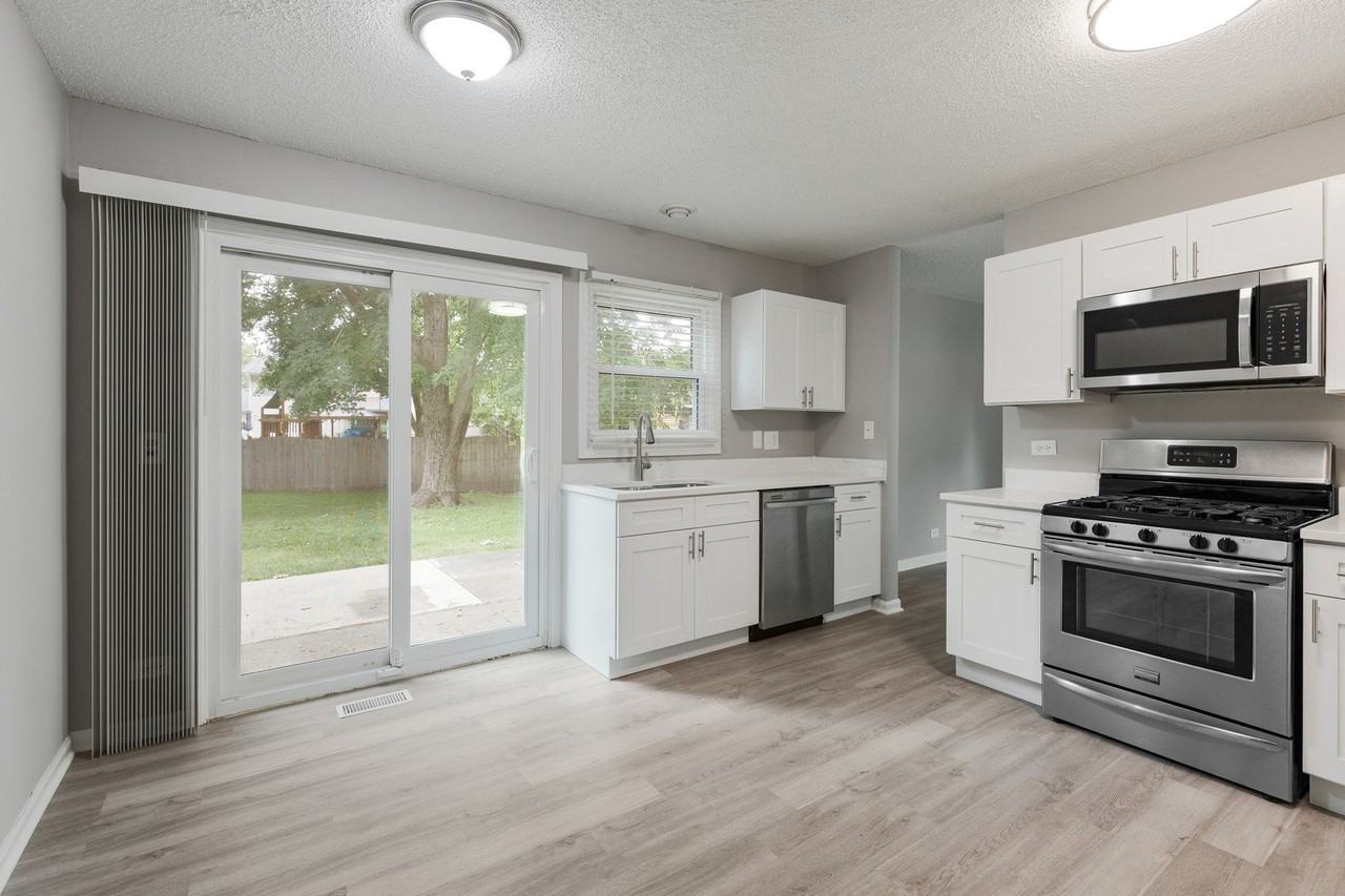 135 Encina Dr - Photo 7 of 28