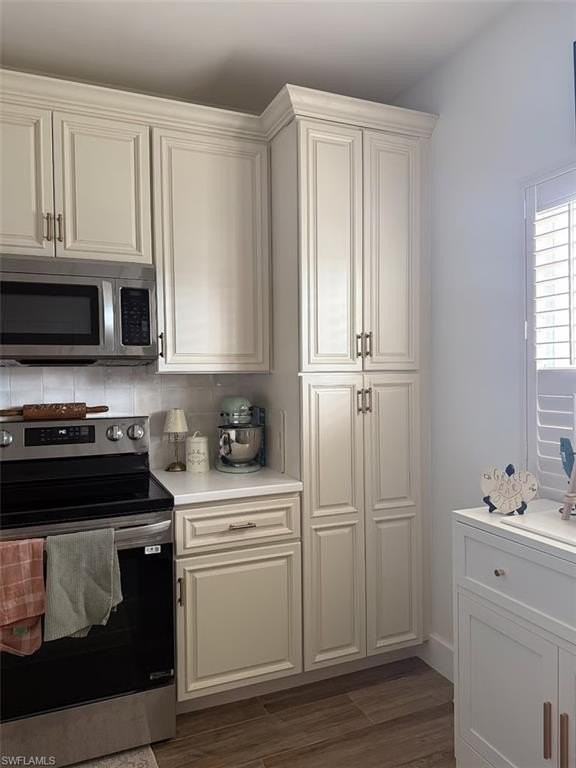 6113 Lake Front Dr - Photo 4 of 16