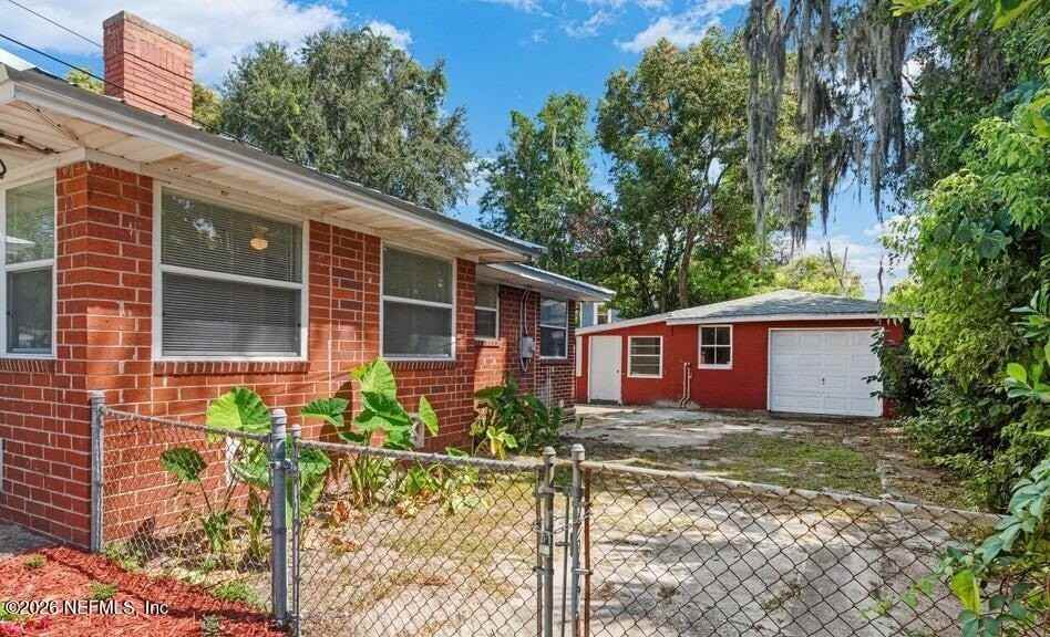 7115 LUCKY Drive E - Photo 3 of 23