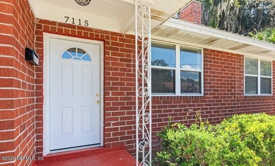 7115 LUCKY Drive E - Photo 4 of 23