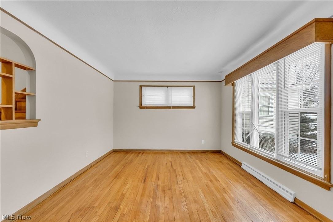 21980 Ivan Ave - Photo 5 of 29
