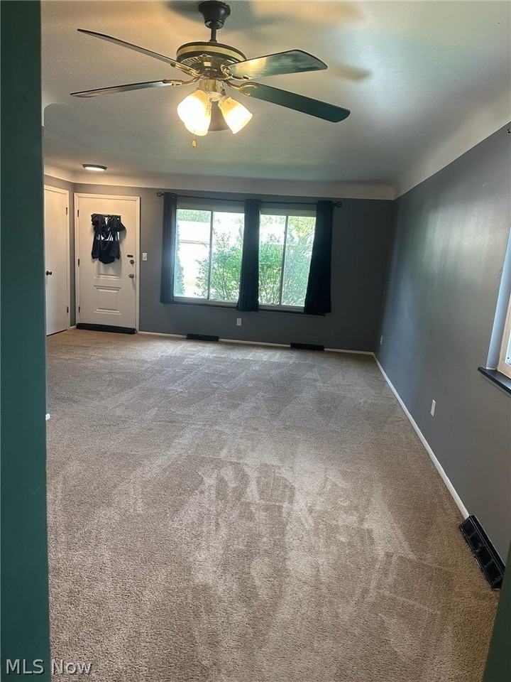 1187 Bonnie Ln - Photo 2 of 10