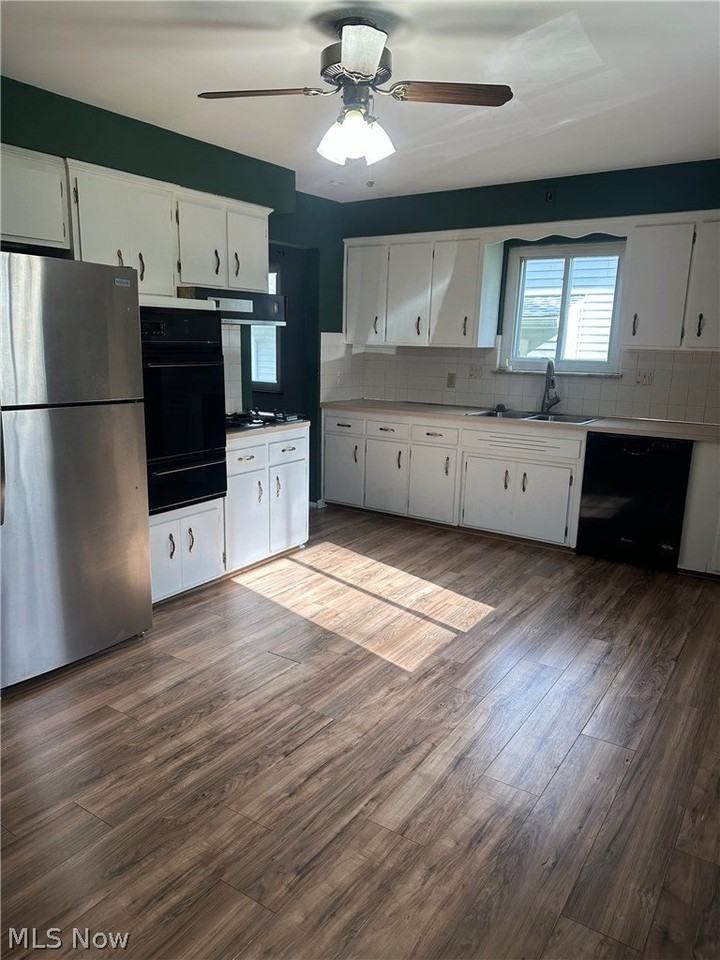 1187 Bonnie Ln - Photo 4 of 10