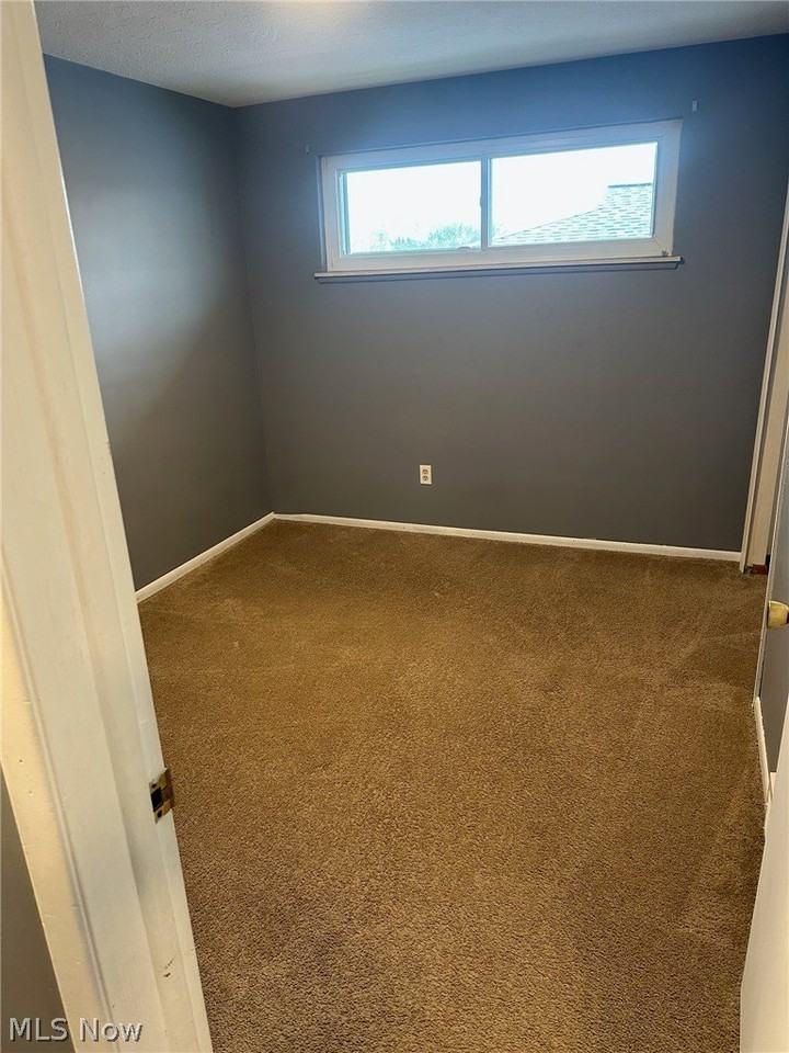 1187 Bonnie Ln - Photo 6 of 10