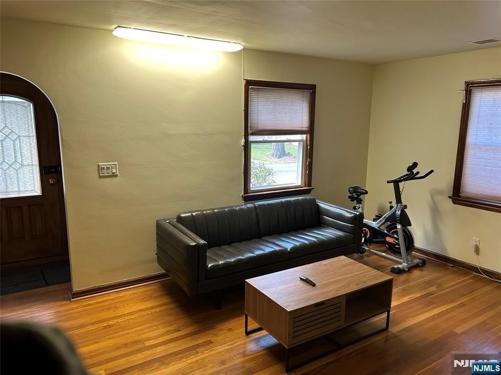 33 Haring St - Photo 2 of 14