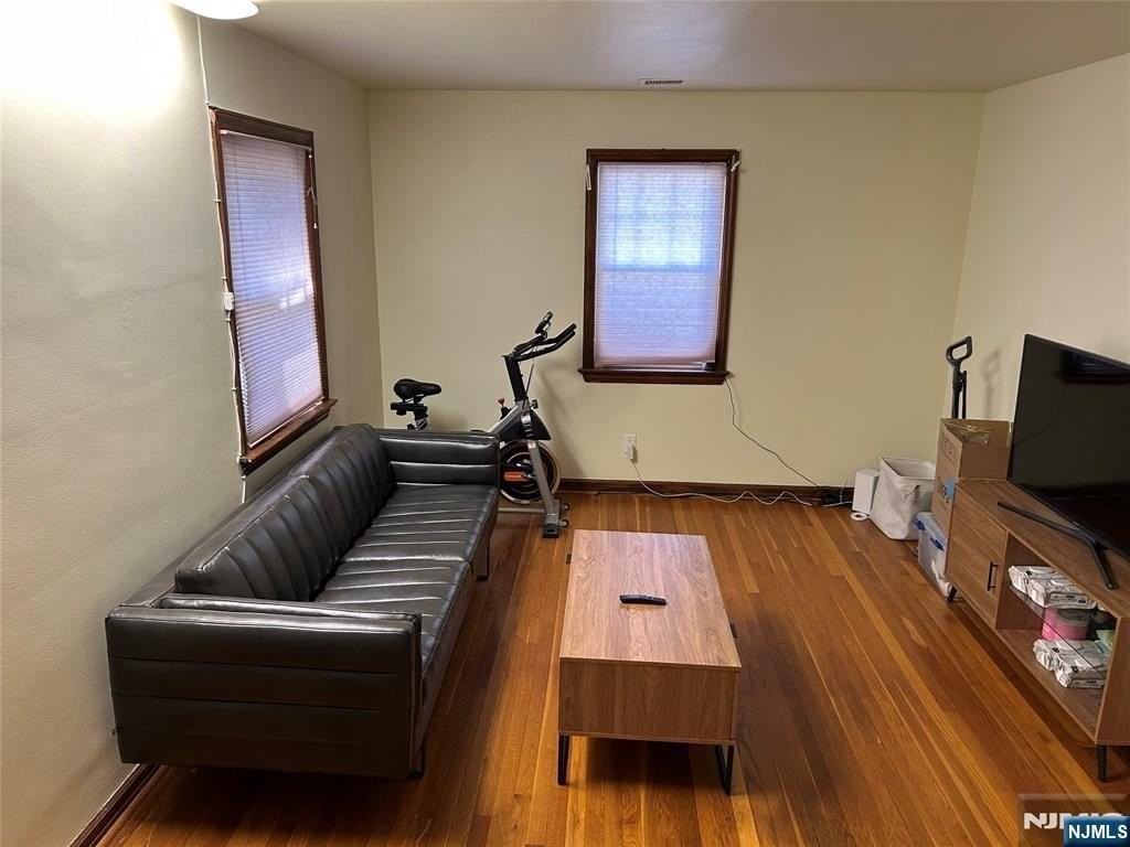 33 Haring St - Photo 3 of 14