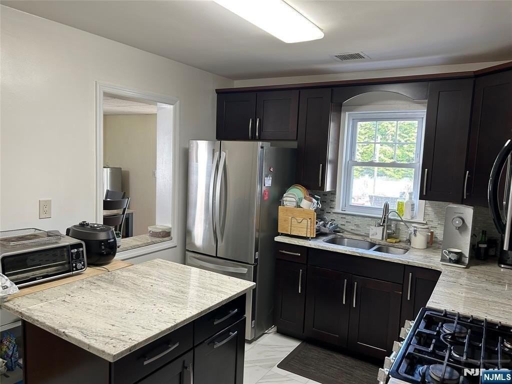 33 Haring St - Photo 5 of 14