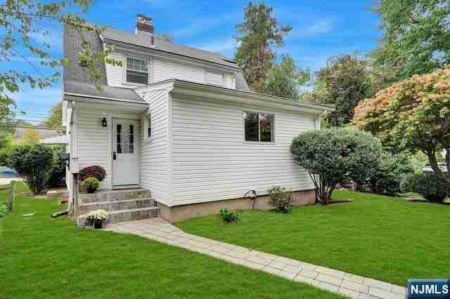 352 Durie Ave - Photo 3 of 21