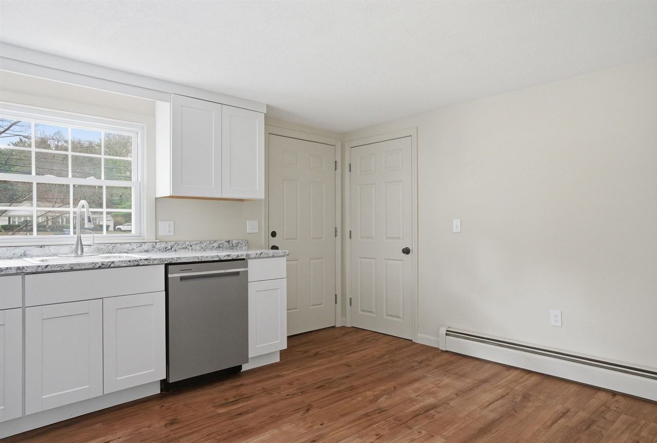 289 Derry Rd #A - Photo 3 of 16