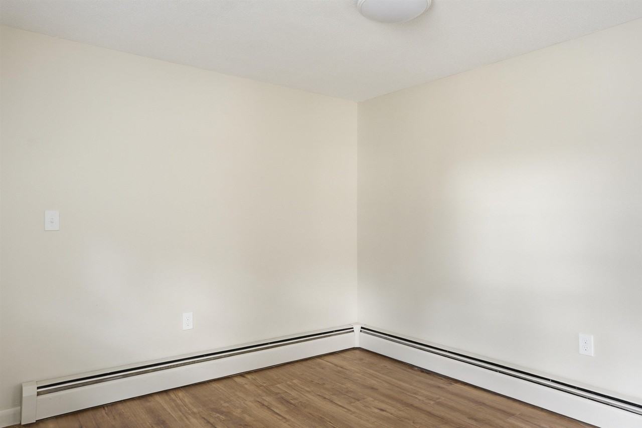 289 Derry Rd #A - Photo 6 of 16