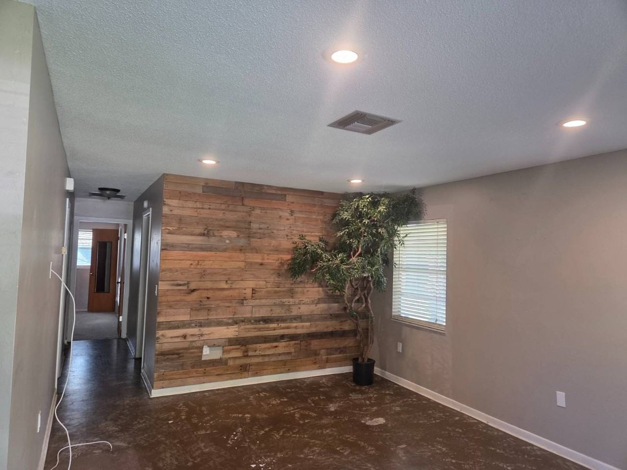 203 Longview Rd - Photo 2 of 14