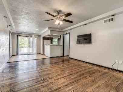 2615 Nw 63rd St - Photo 5 of 11