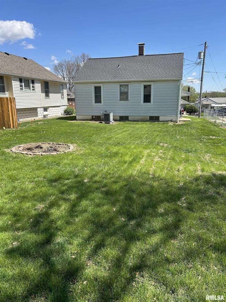 405 Keller St - Photo 4 of 33