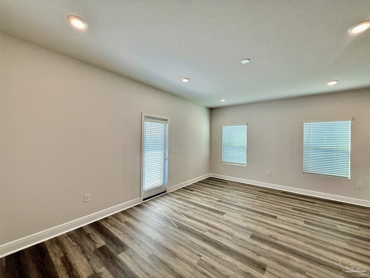 4067 Pendragon Cir - Photo 7 of 30