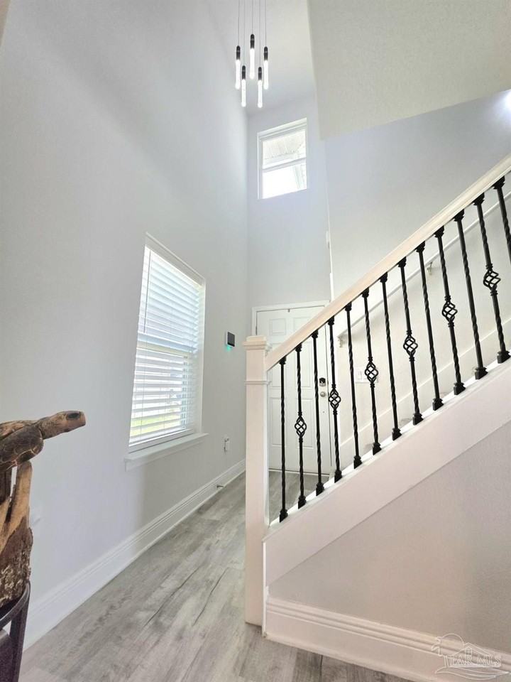 380 Hilburn Ln - Photo 3 of 22