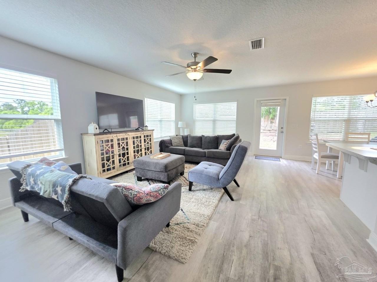 380 Hilburn Ln - Photo 6 of 22