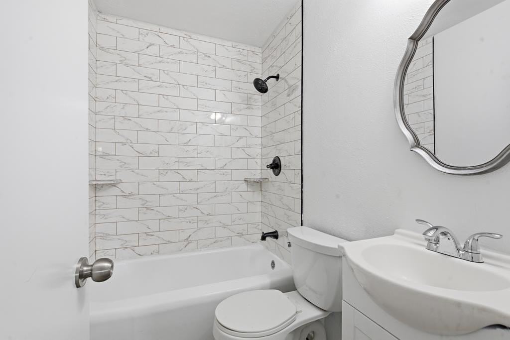 3811 Cedar Spring Dr - Photo 6 of 22