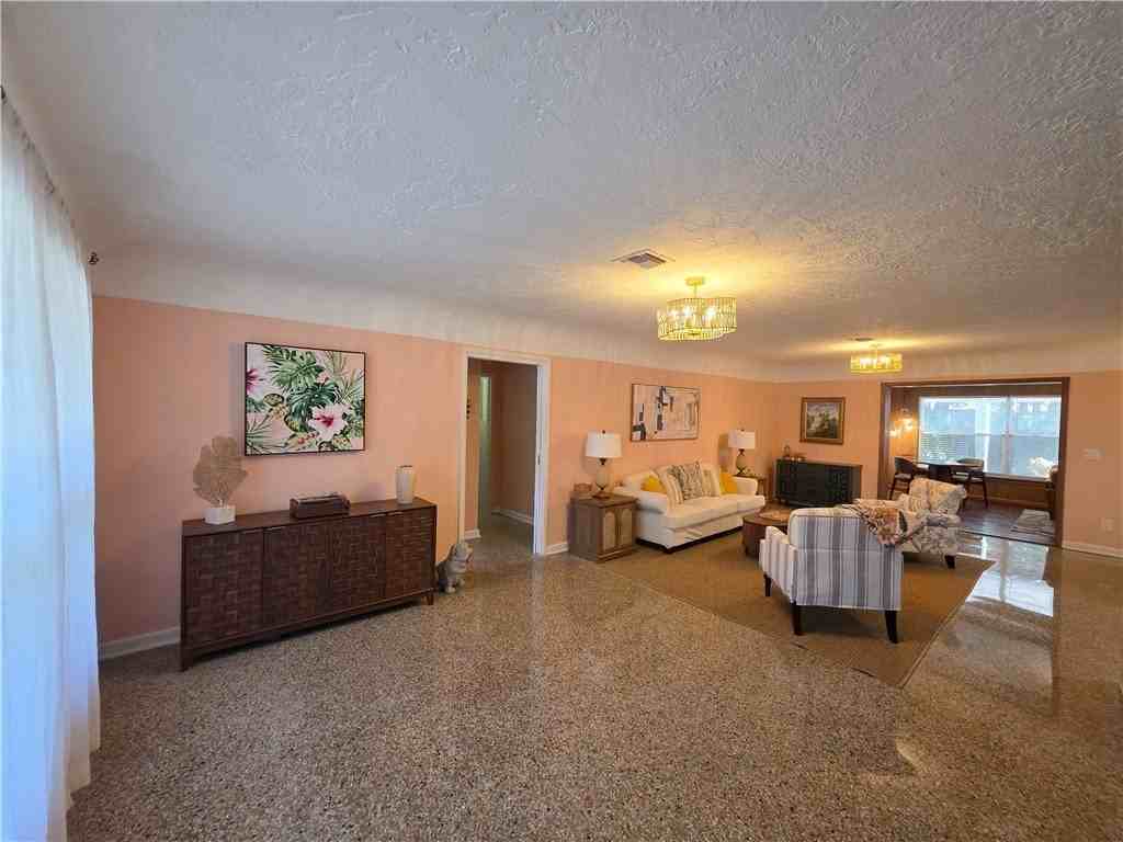 843 22nd Pl - Photo 3 of 30