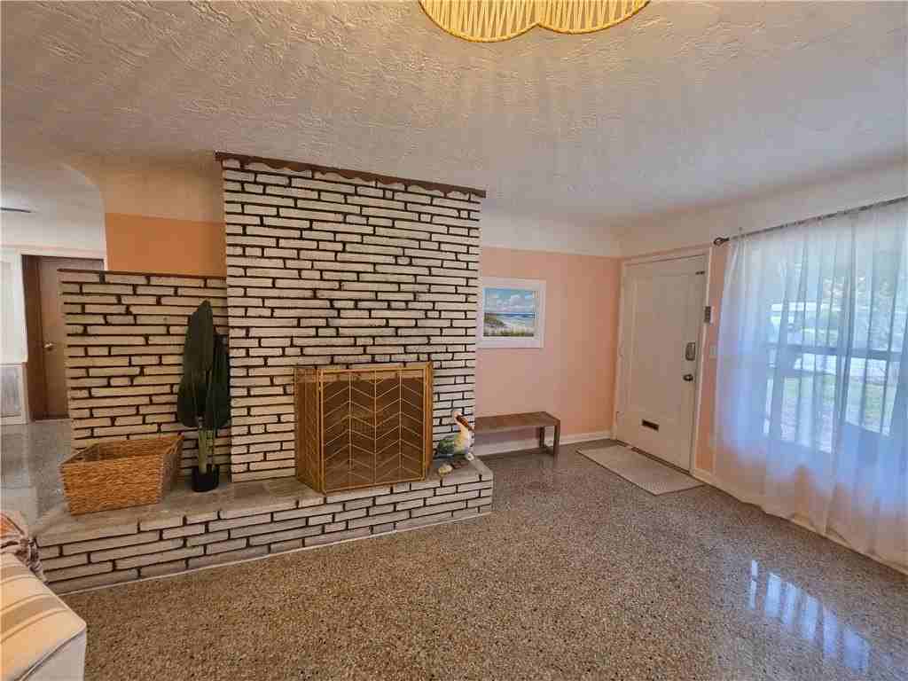 843 22nd Pl - Photo 4 of 30