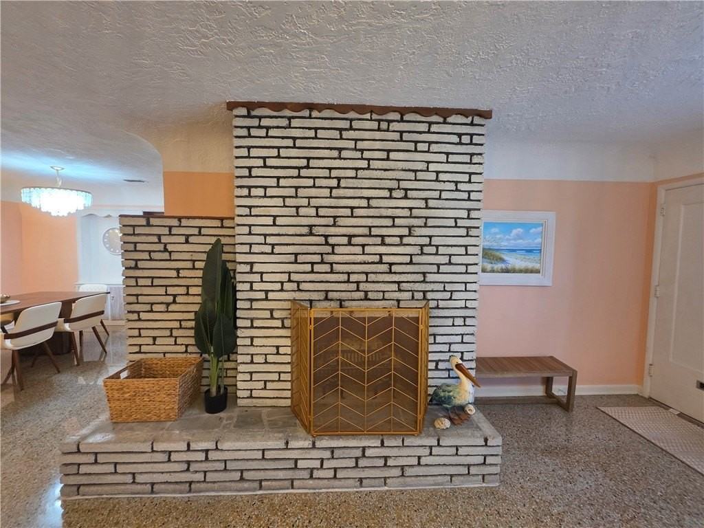 843 22nd Pl - Photo 5 of 30