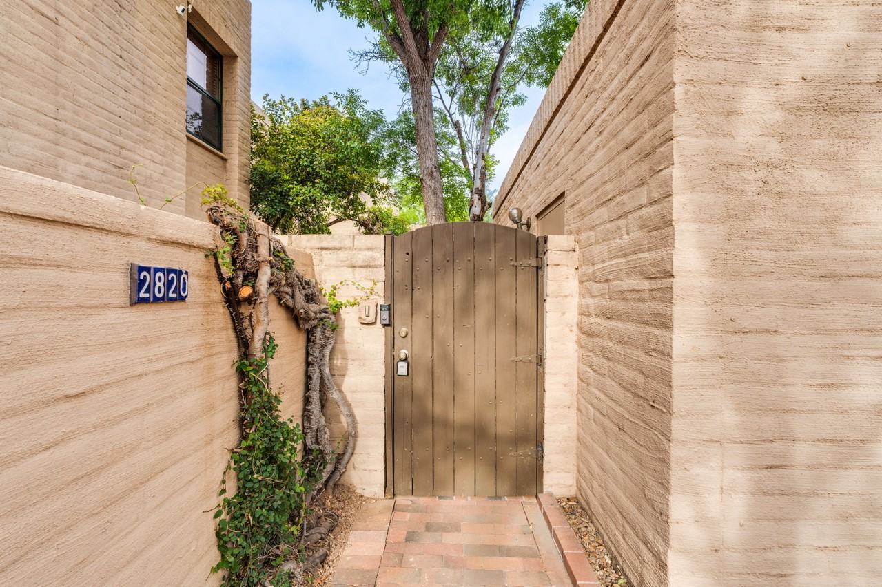 2820 E Sierra Vista Rd #1 - Photo 3 of 50