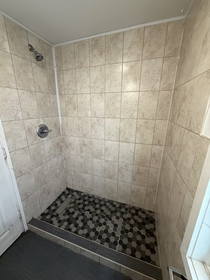 172 Fulton Ave #1 - Photo 3 of 6