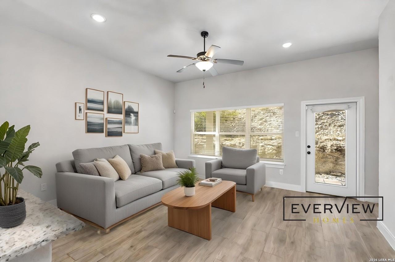 229 High Dr #B - Photo 3 of 22