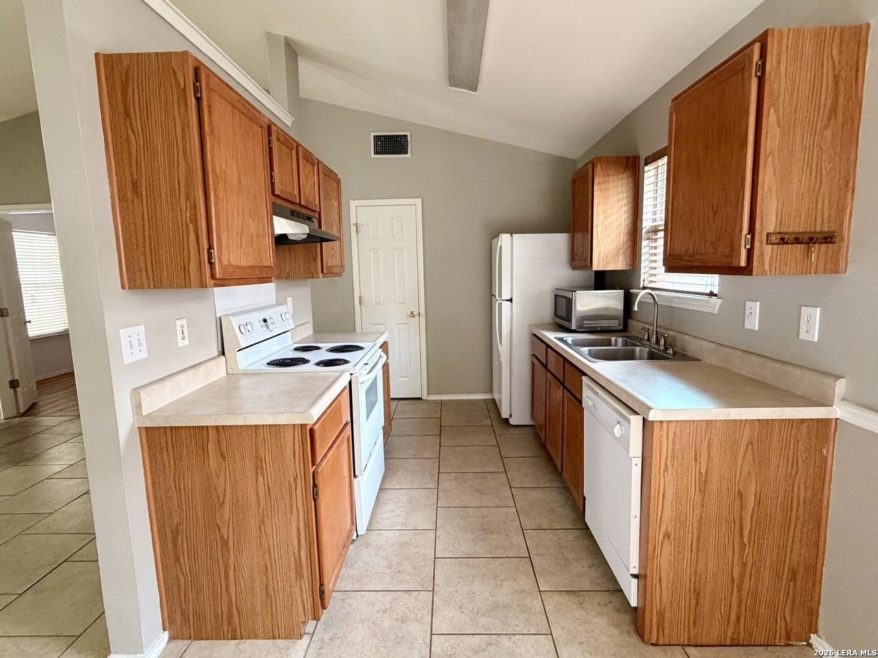 86 Coastal Ln - Photo 7 of 30