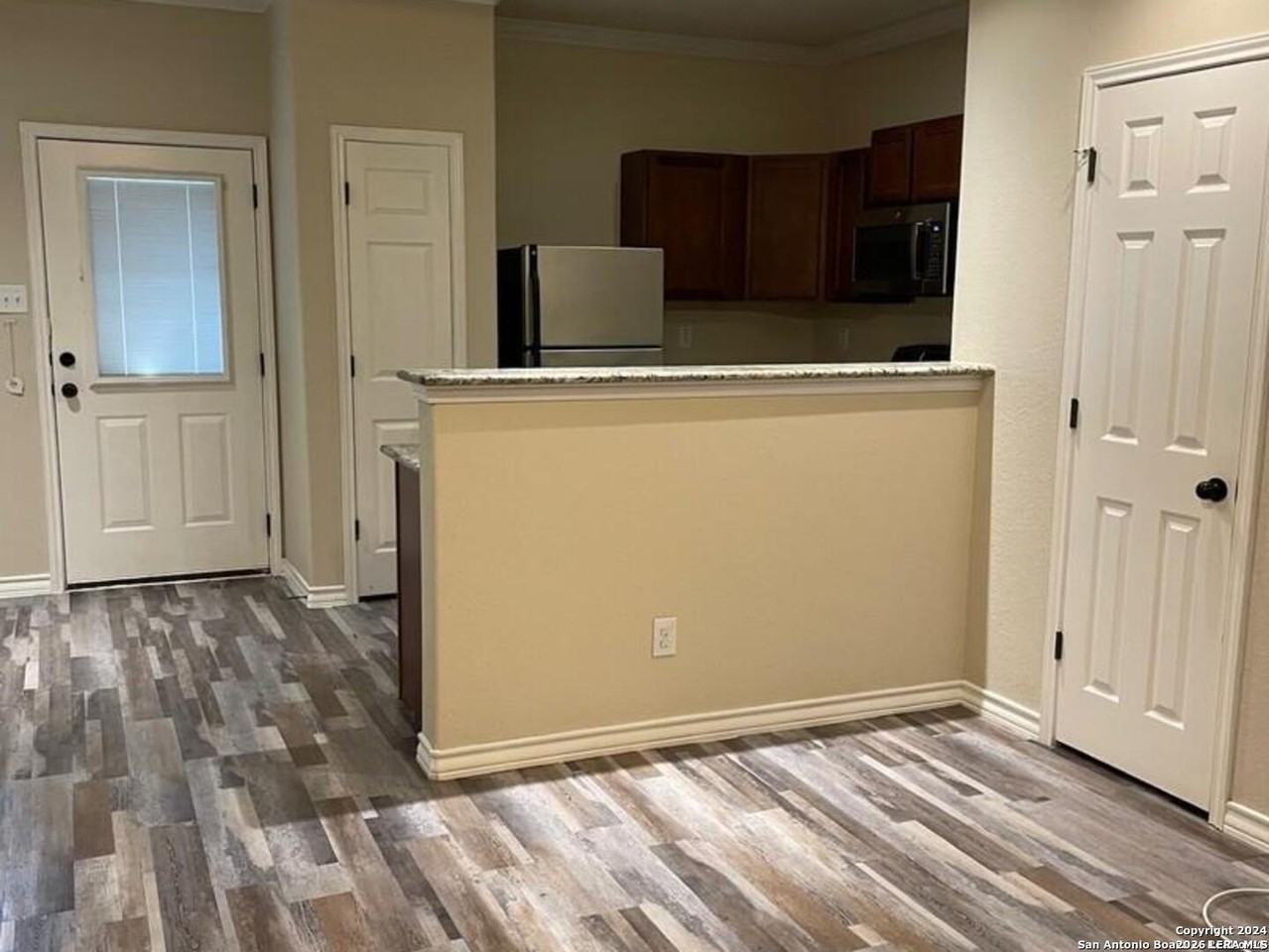 5011 Flipper Dr - Photo 3 of 6