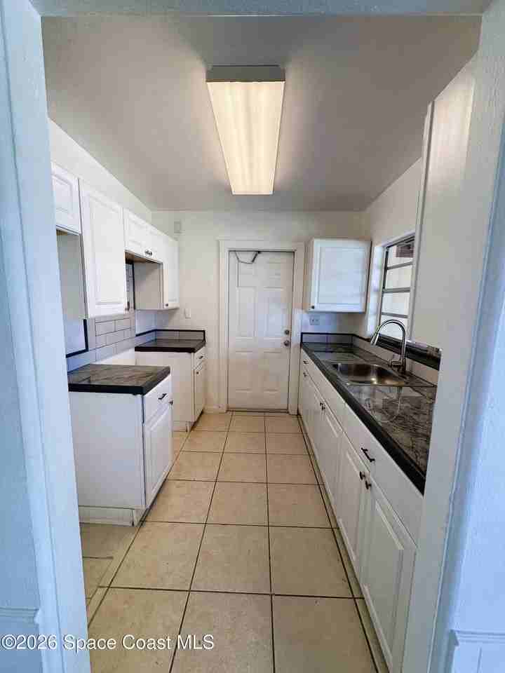 305 Edinburgh Dr - Photo 7 of 24