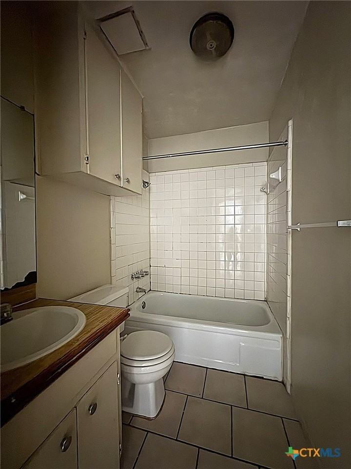 702 N 1st St #3 - Photo 7 of 7