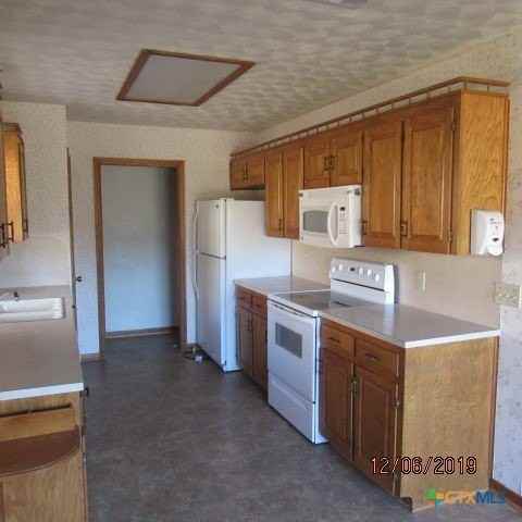 1107 Tyler Dr - Photo 4 of 19