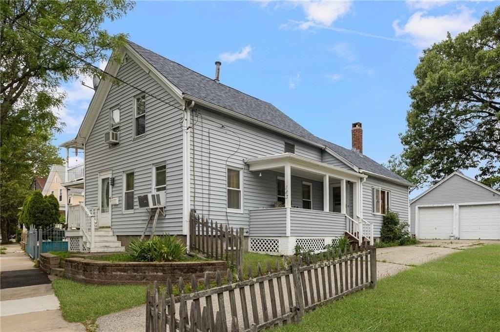 183 Baker St - Photo 2 of 30