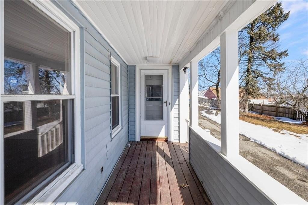 183 Baker St - Photo 5 of 30