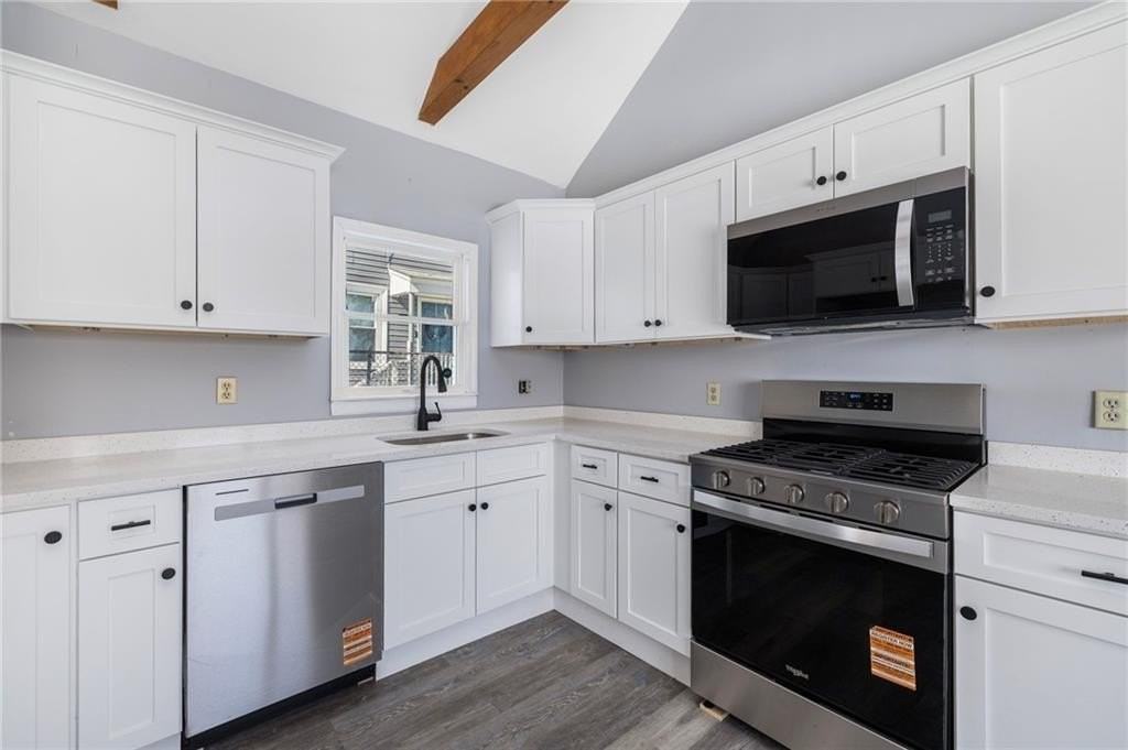 183 Baker St - Photo 6 of 30