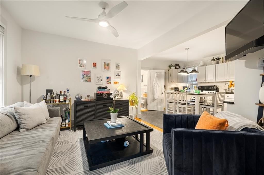 33 Marsh St - Photo 3 of 16