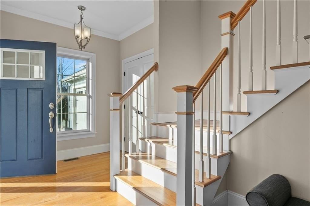 24 Randolph Way - Photo 5 of 35