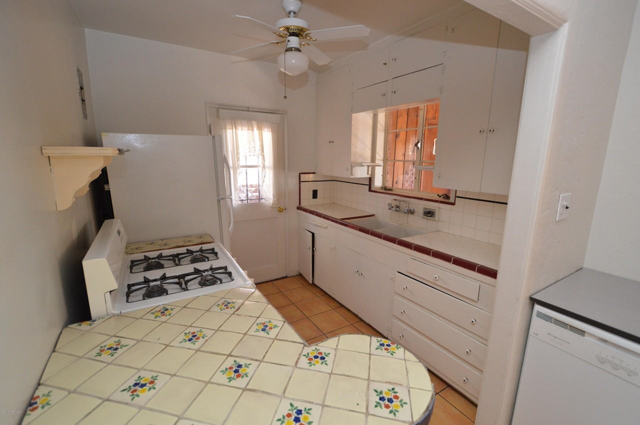 1708 E Spring St - Photo 3 of 13