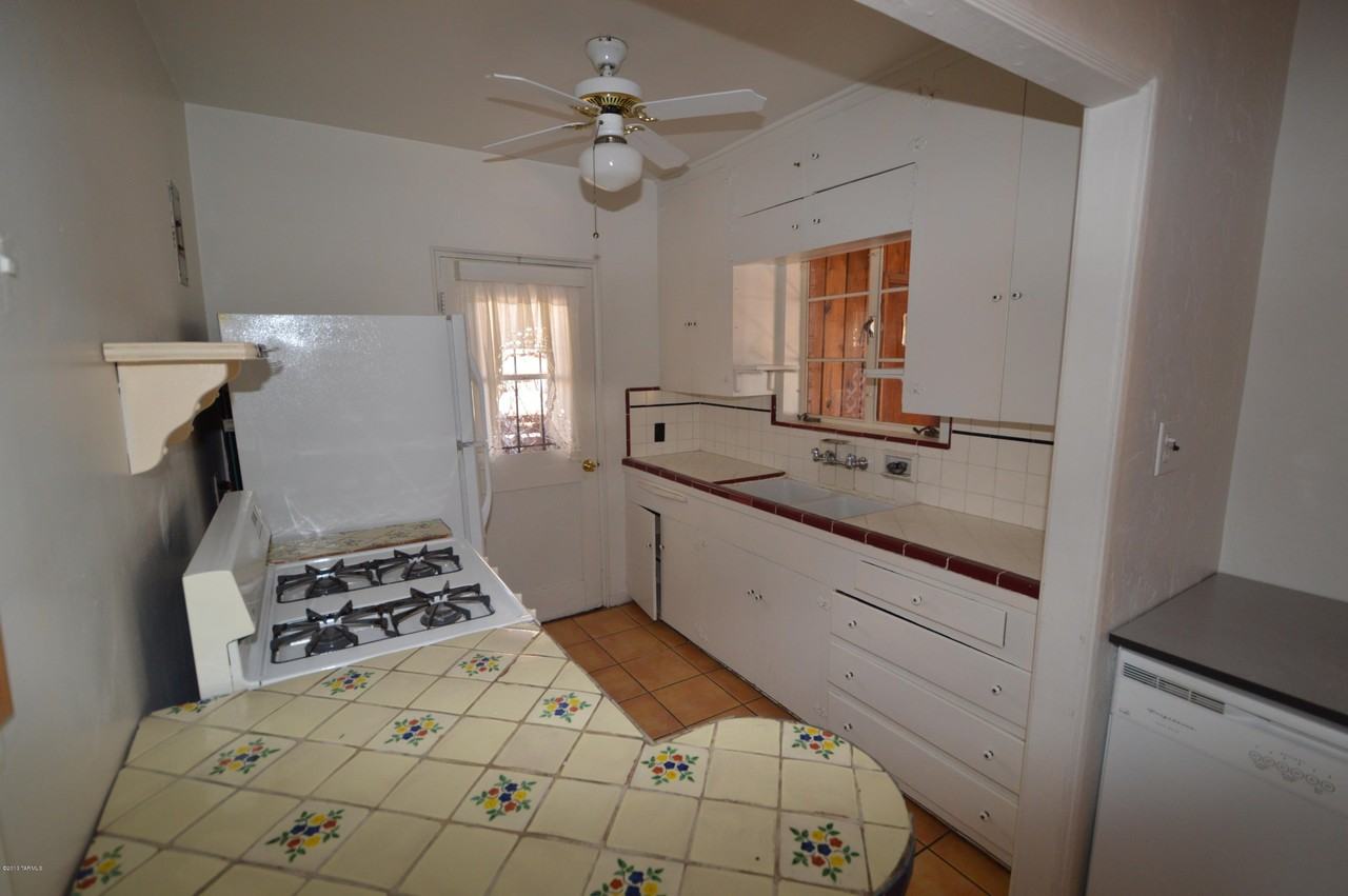 1708 E Spring St - Photo 4 of 13