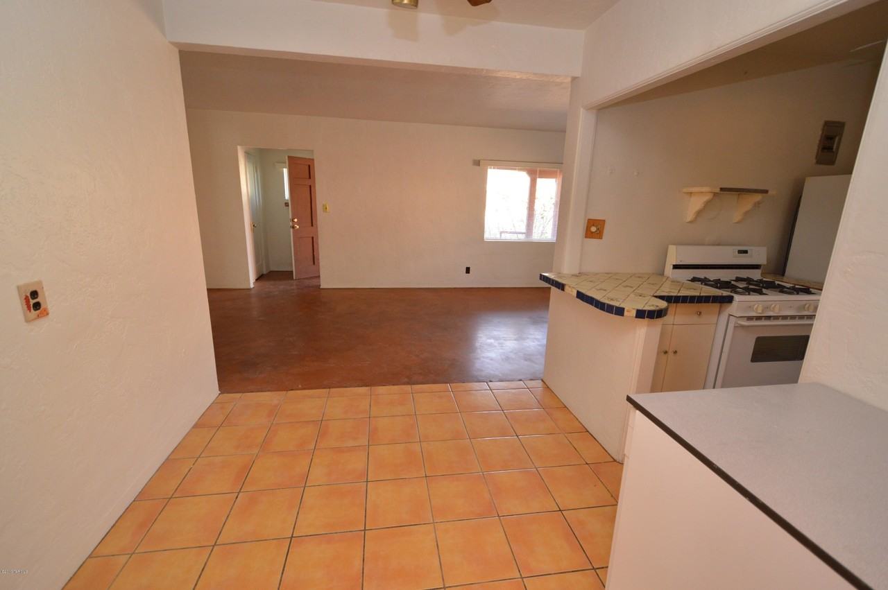 1708 E Spring St - Photo 6 of 13