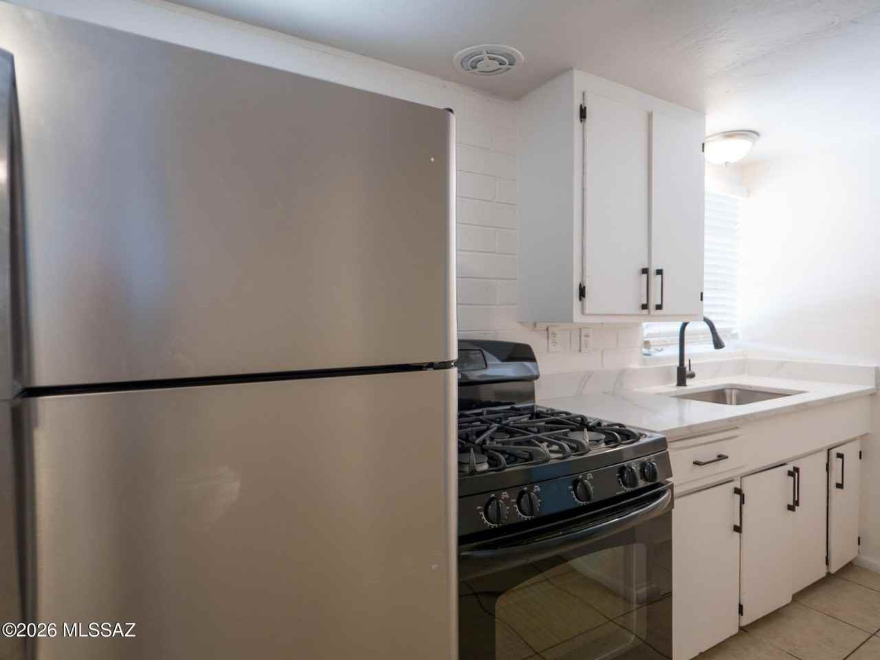 3545 E Camden St #2 - Photo 5 of 12