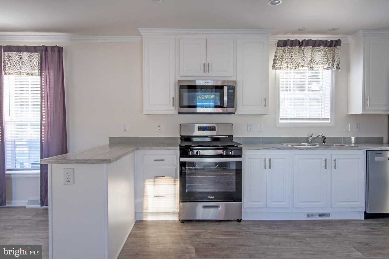 22 Loxley Ln #22 - Photo 6 of 15