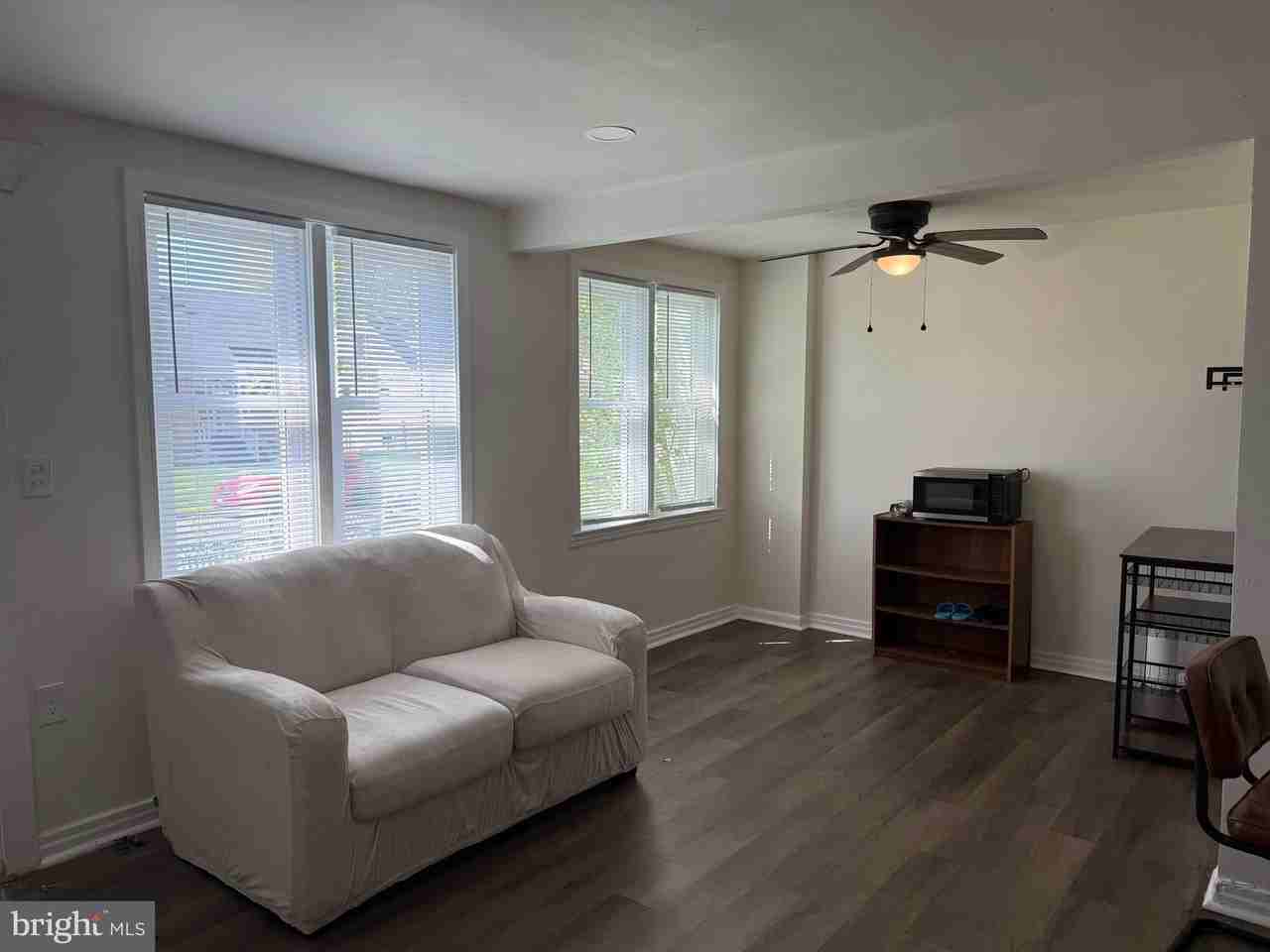 1333 Sycamore Ave - Photo 2 of 10